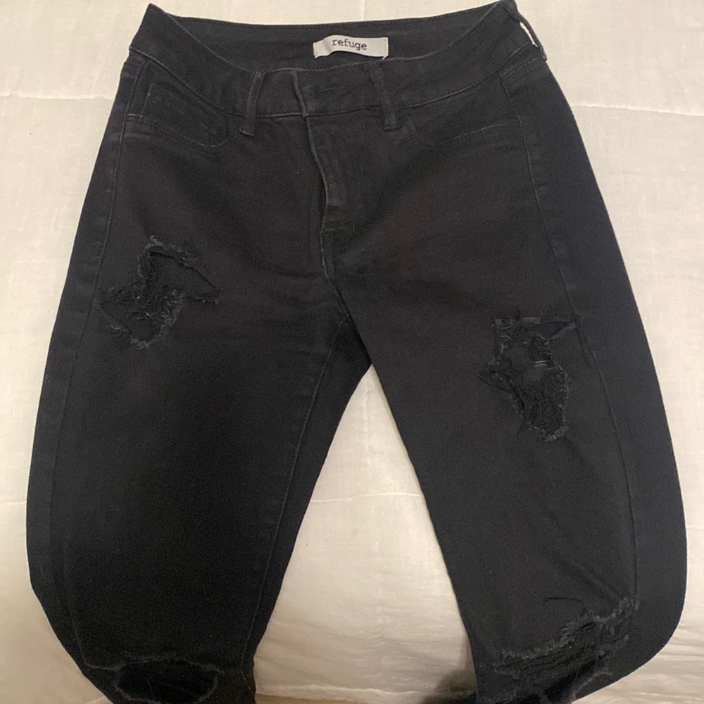 Black distressed skinny jeans